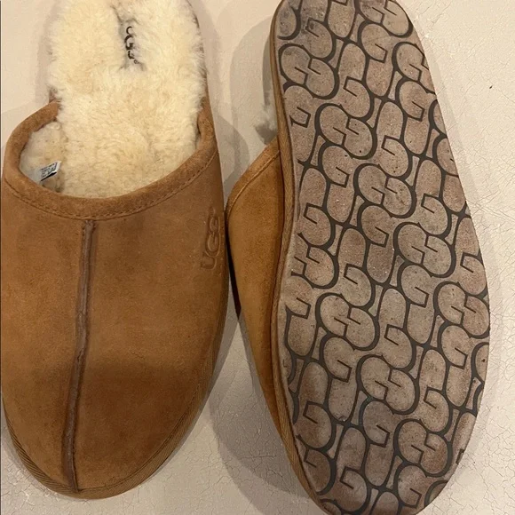 UGG Sheepskin Scuff Slipper - Picture 8 of 10